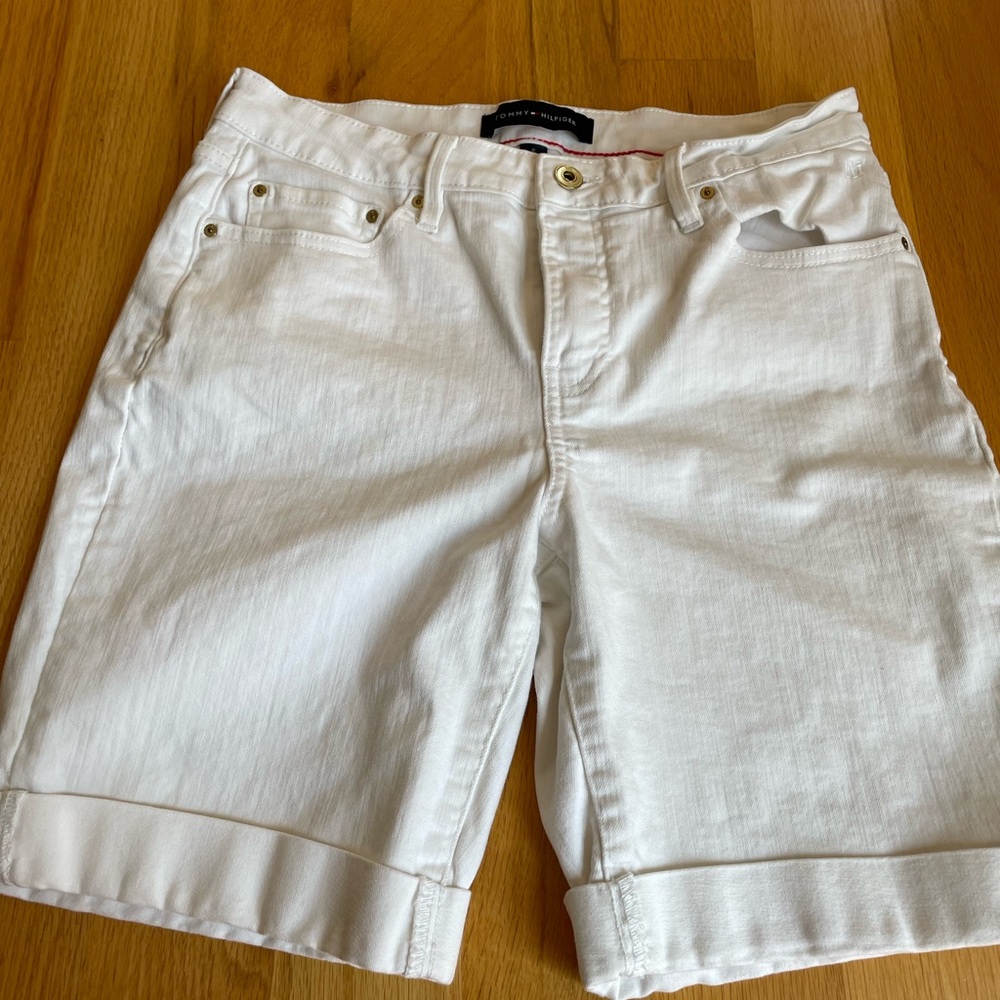 Women’s Tommy Hilfiger white Jean shorts, size 8